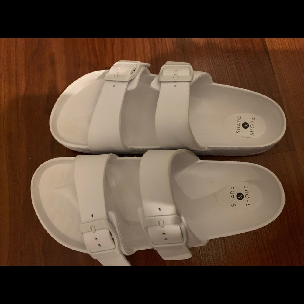 Slip ons - Picture 2 of 2
